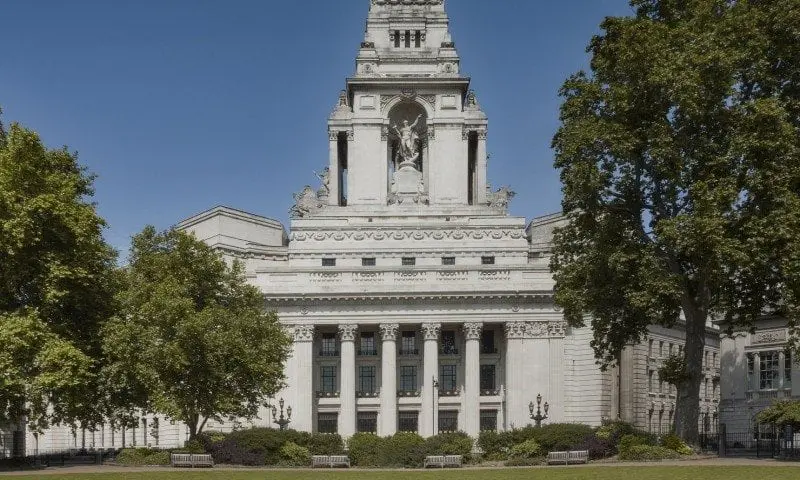 Four Seasons set to run London’s iconic Ten Trinity Square as luxury hotel