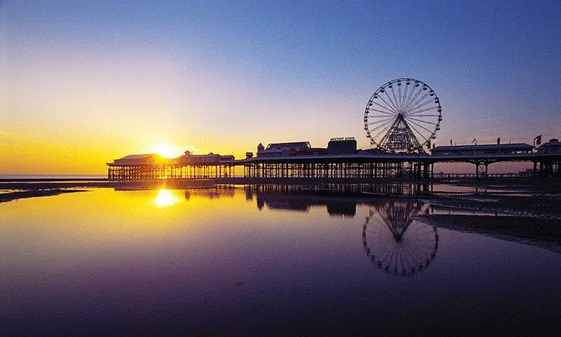 Broadway Hotel in Blackpool fines guests £100 for posting bad review