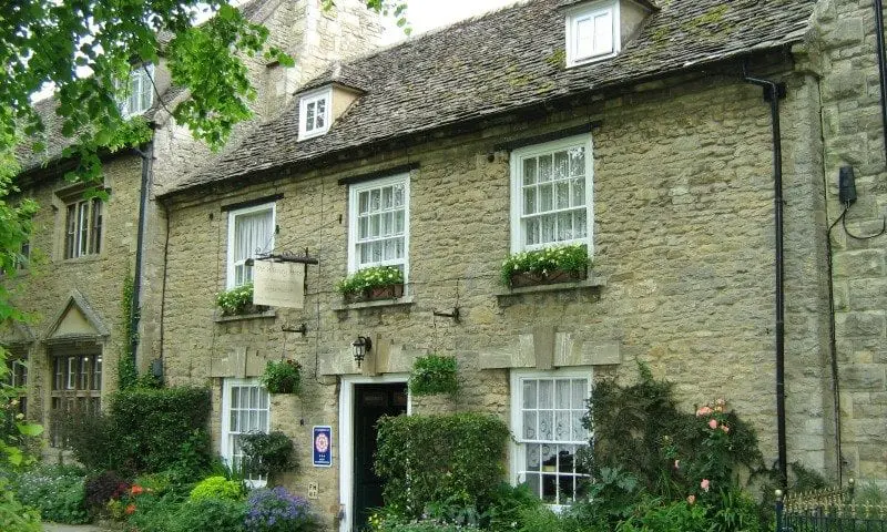 Hotelier and Publican in rare property swap