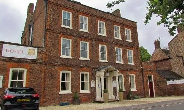 ‘Four in a Bed’ winning hotel up for sale