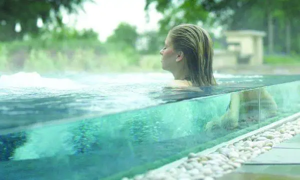 Comment: Why structural glass is the ‘optimum choice’ for design