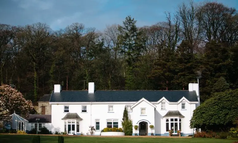 Ynyshir Hall to relaunch as restaurant with rooms
