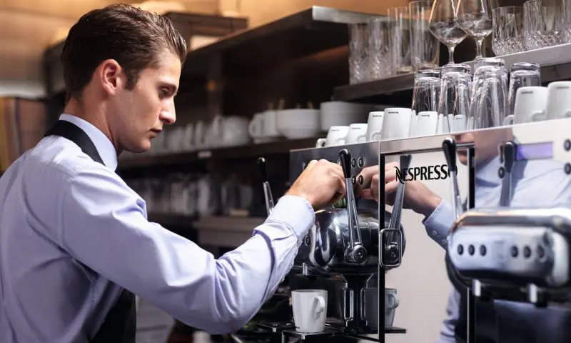 UK consumer price inflation falls in February