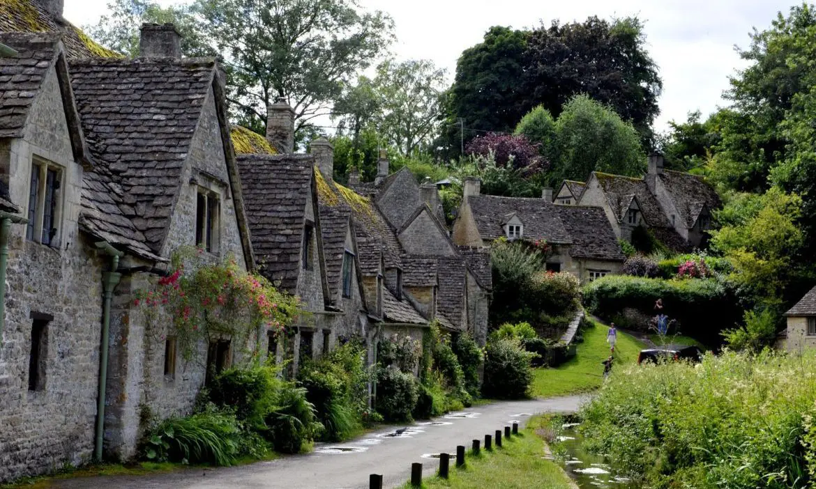 Record growth in £1m homes boosts hotels sector