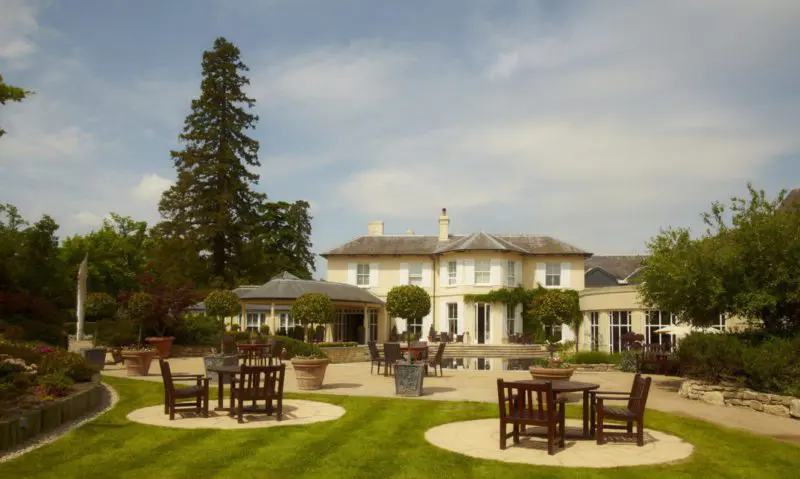 Vineyard Hotel GM announces departure