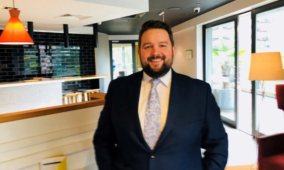 New general manager takes the helm at Holiday Inn London – Brentford Lock