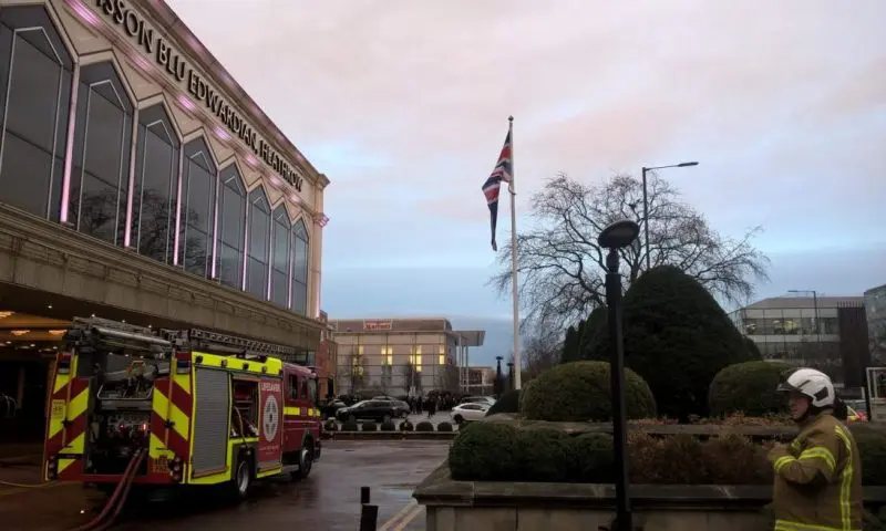 200 guests evacuated after Heathrow hotel blaze