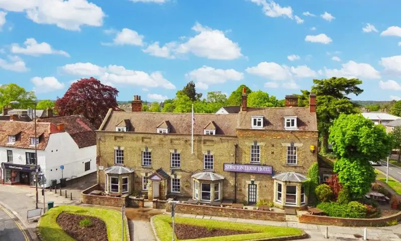 17th Century Bedfordshire hotel brought to market