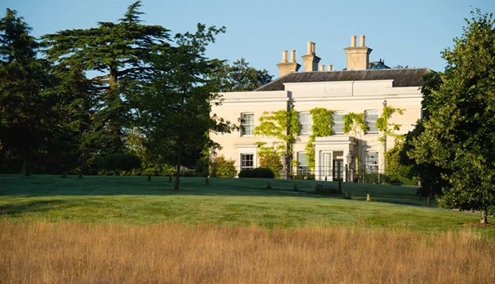 £65,000 worth of wine stolen from luxury hotel