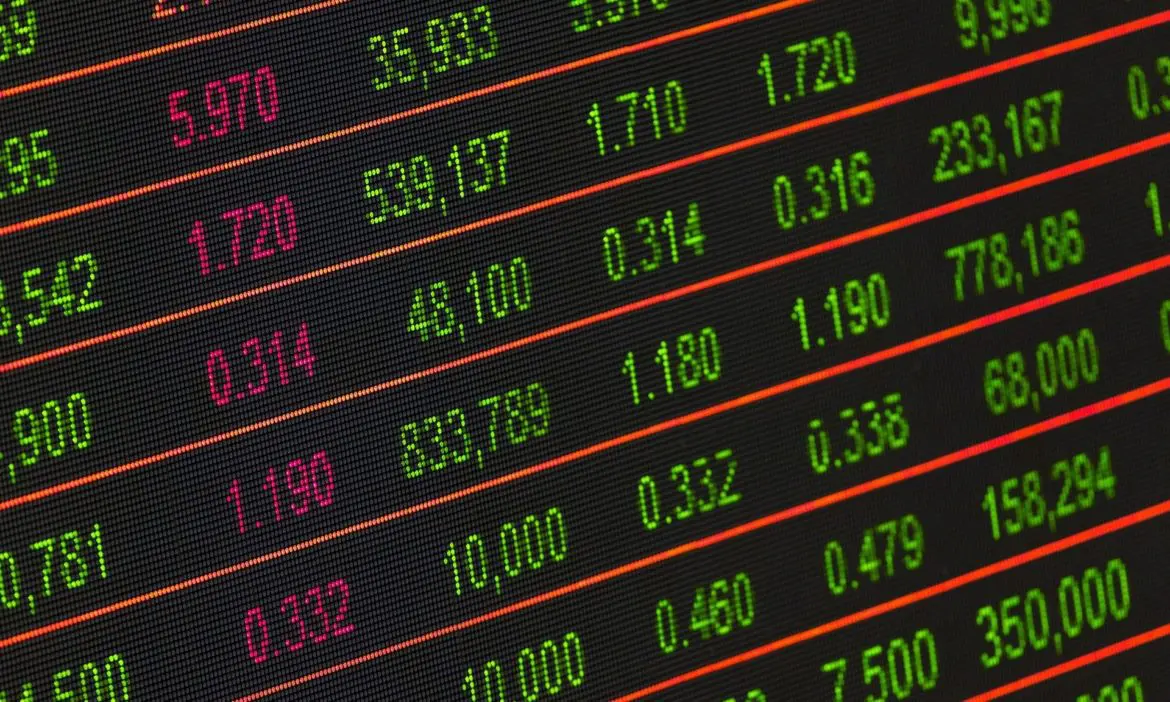 Coronavirus treatment hopes push stock markets up, and ‘Spoons to reopen in June