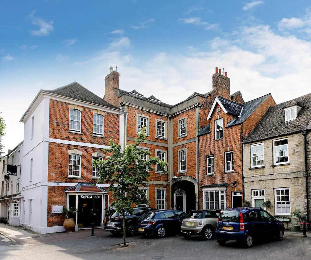 Cotswolds hotel brought to market