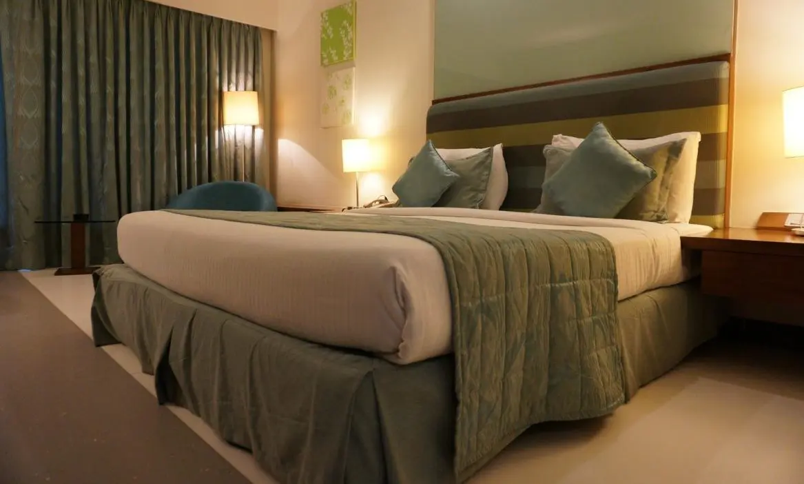 IHG Q3 RevPar falls 53%