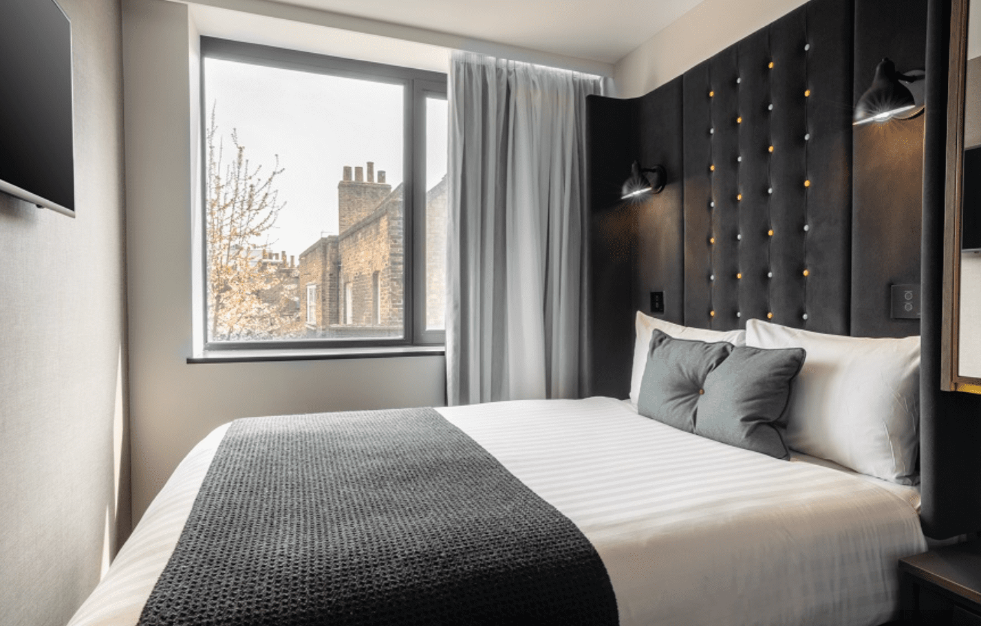 UK arrivals could face 10-day hotel quarantine