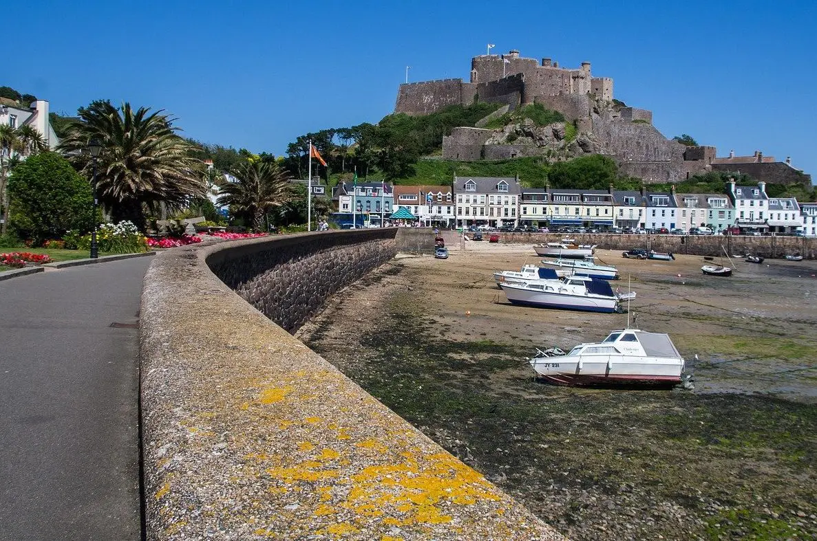 Tributes paid to Grand Jersey Hotel head concierge