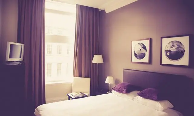 Hoteliers react to government’s travel quarantine scheme