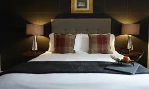 AA presents ‘outstanding contribution award’ to David Weston