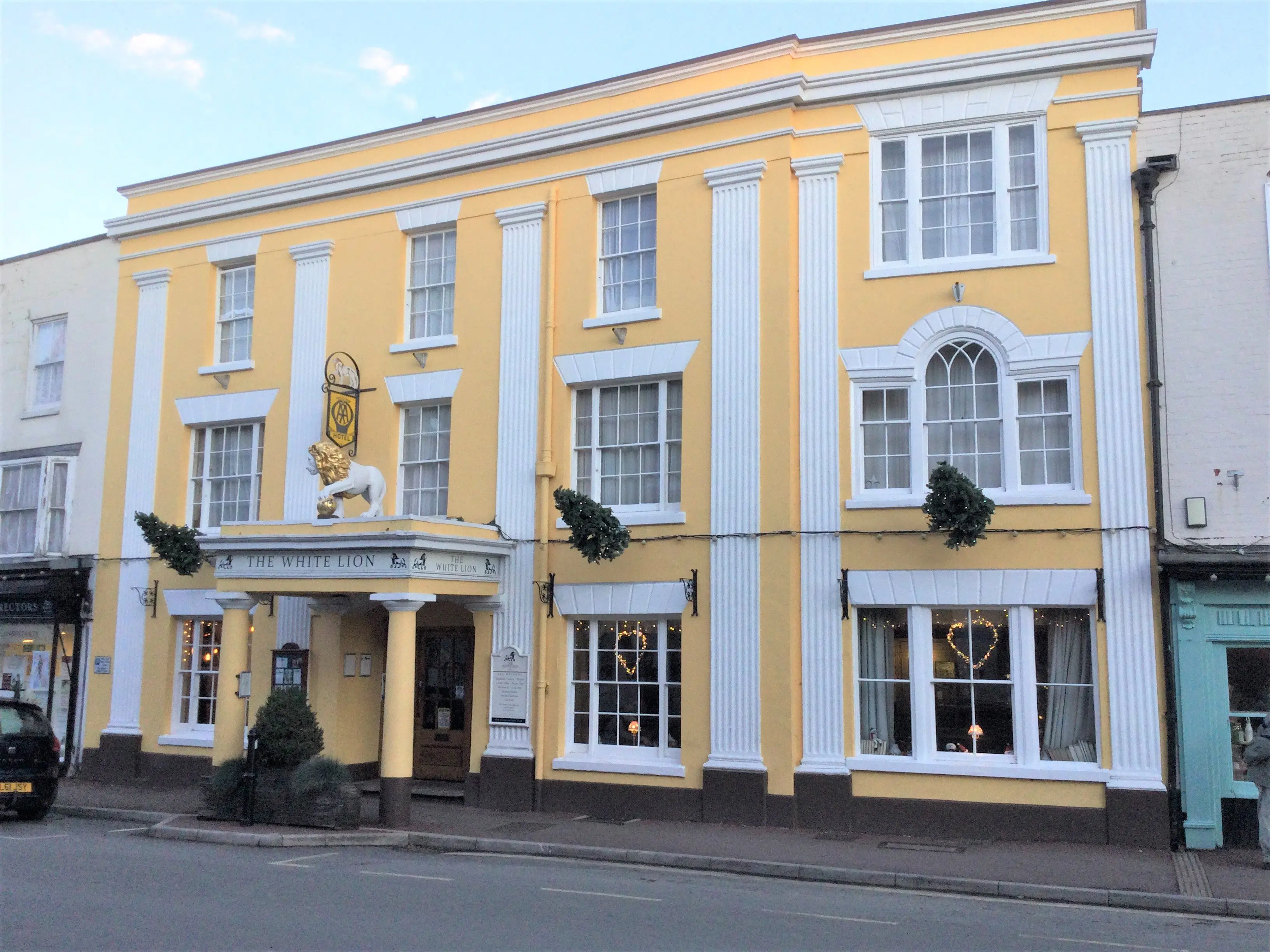 Donnington Brewery acquires White Lion Hotel