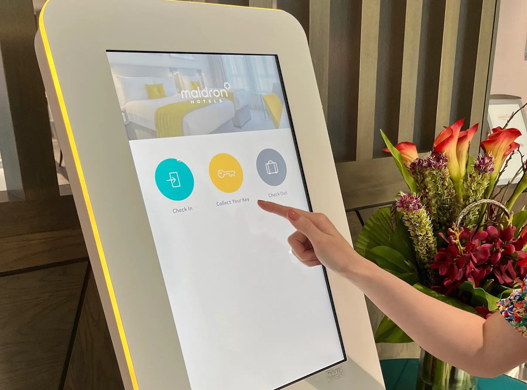 P3 puts the key into kiosk to complete contactless online check-in