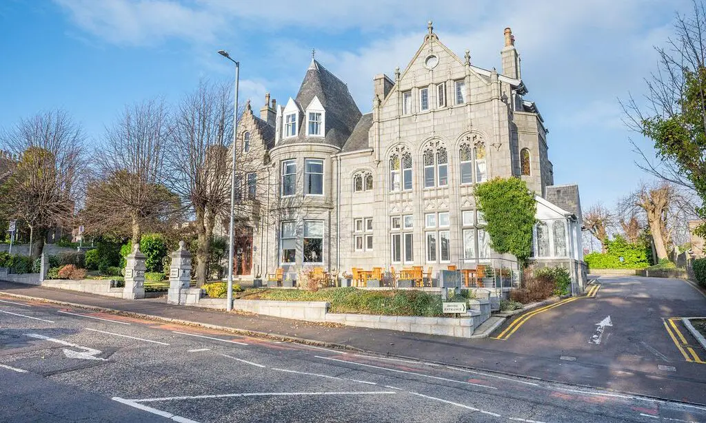Atholl Hotel reduces asking price