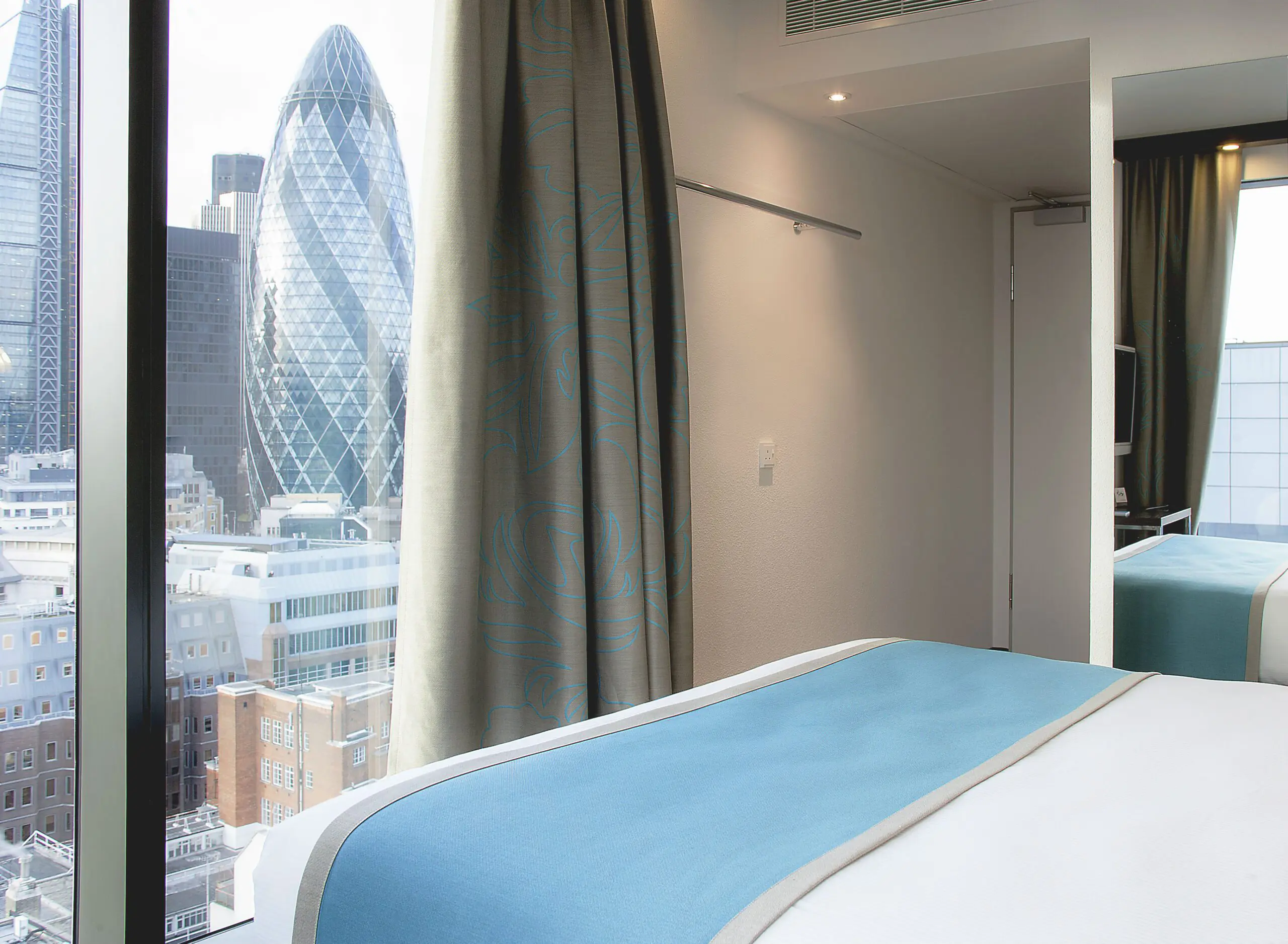 UK hotel sector sees seasonal decline in demand and room rates