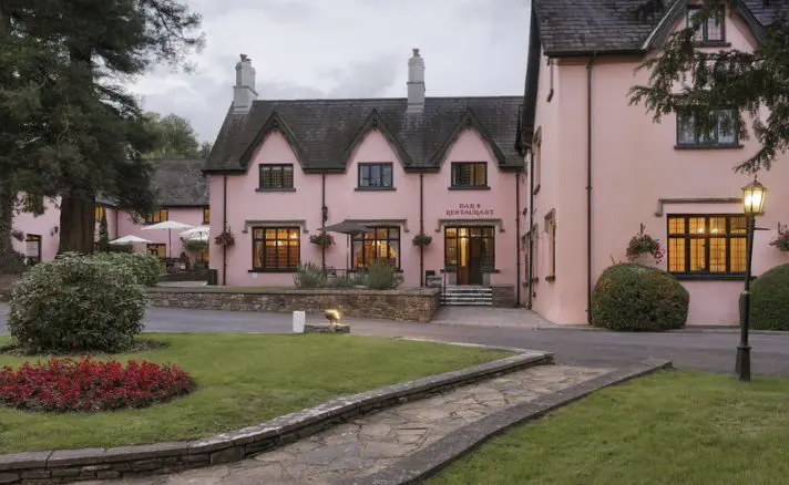 Bespoke Hotels acquires two new management contracts