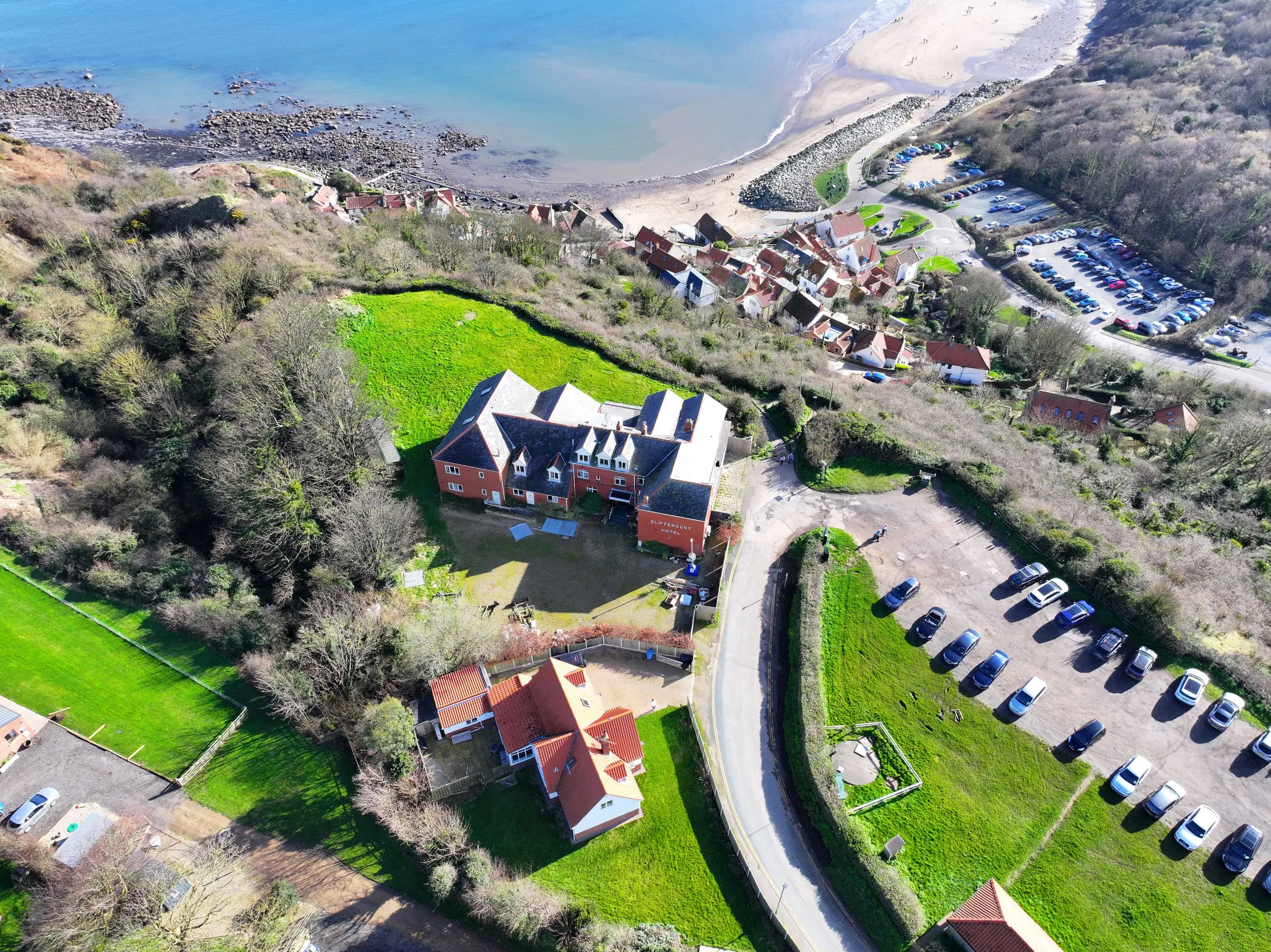 Cliffemount Hotel demolition gets underway