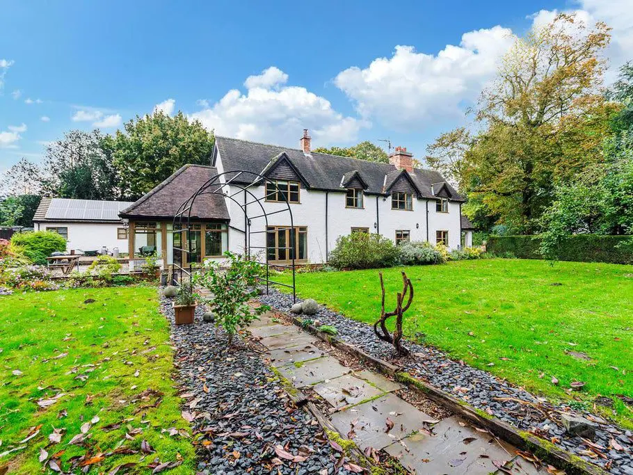 Luxury glamping cabin and roundhouse business hits the market for £1.25m