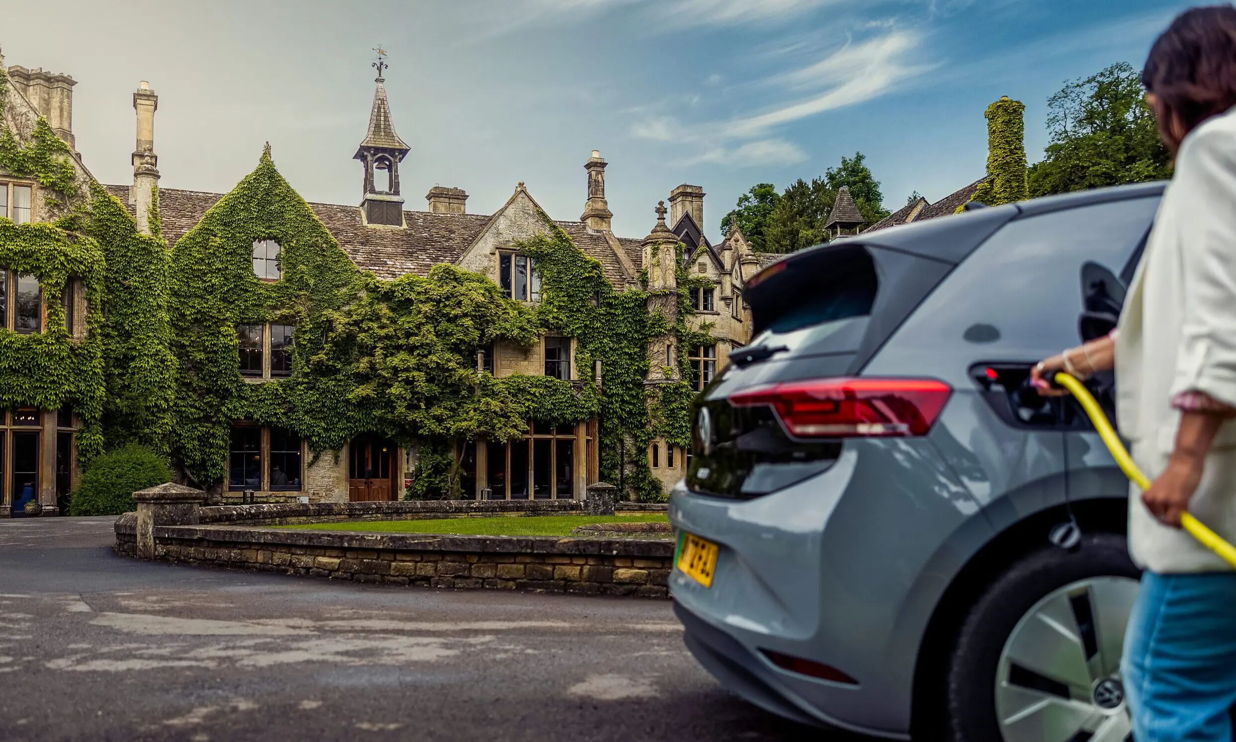 Helping hospitality navigate new government EV charging regulations