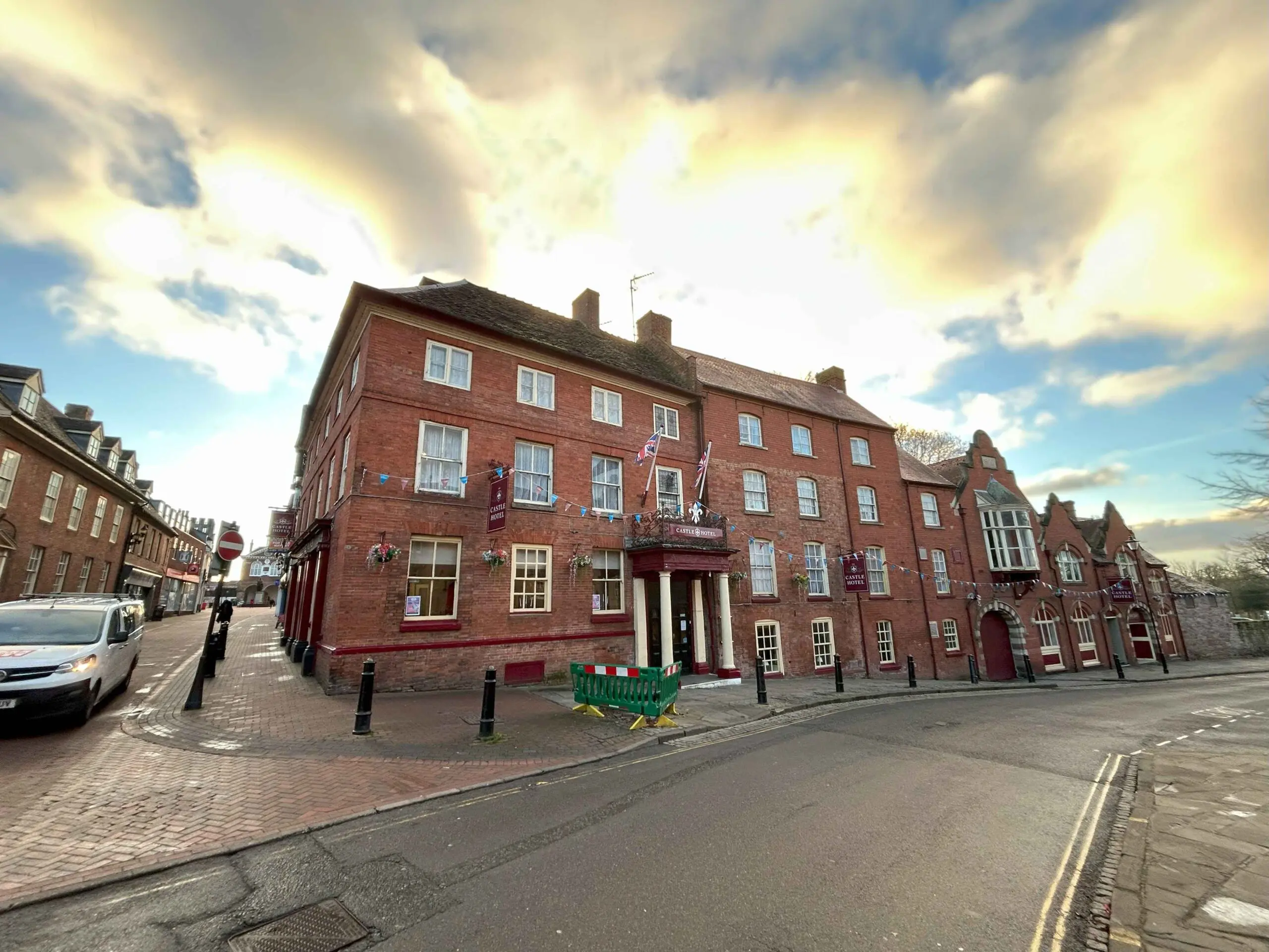 The Castle Hotel in Tamworth sold to private investor