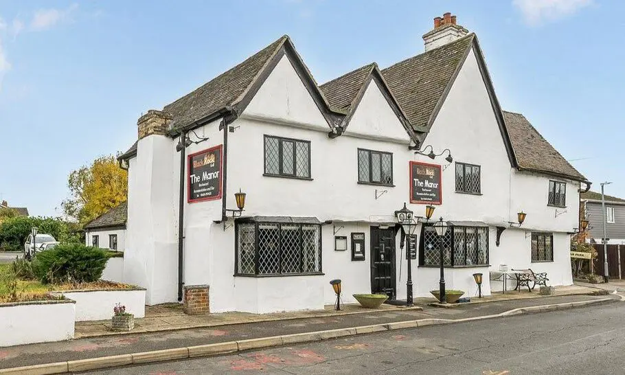 Manor pub and hotel in Alconbury put up for sale