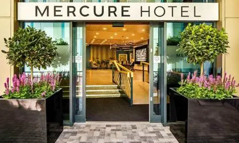 Mercure Newport marks third year with global award
