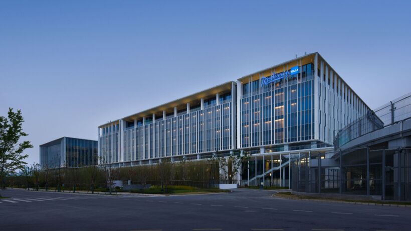 Radisson Blu opens flagship property at Shanghai Eastern Hub